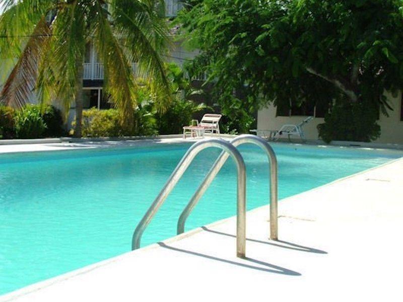 Sunflower Resort & Villas Runaway Bay Esterno foto